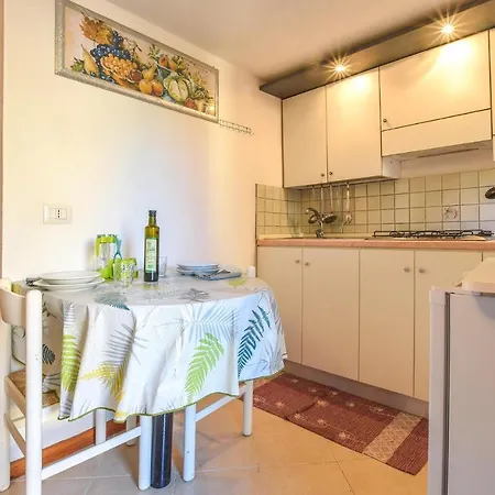 Beautiful In With Kitchen Apartment *