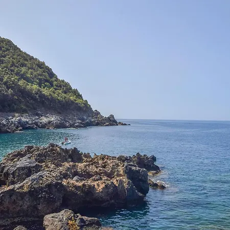 1 Bedroom Amazing In Zambrone
